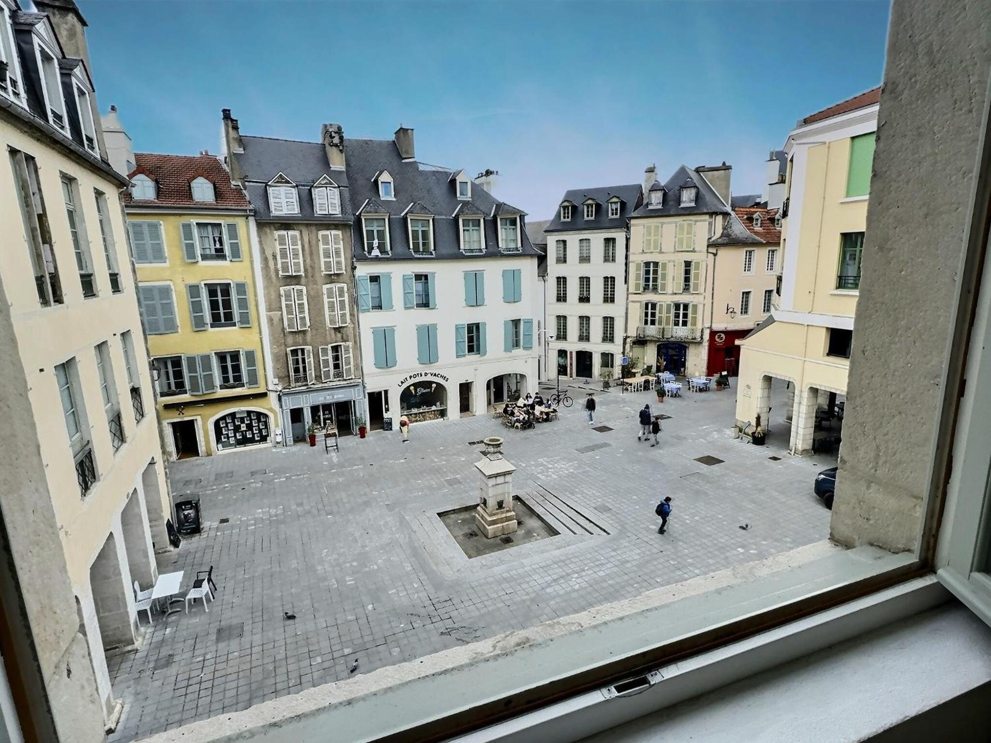 Wonderhost, Bois Et Pierre En Coeur De Ville Pau Exterior photo